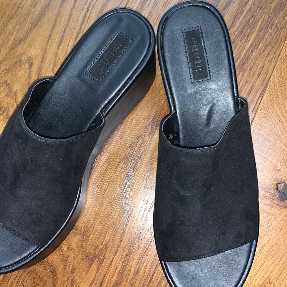 FOREVER 21 Black Platform Sandals - Picture 3 of 6